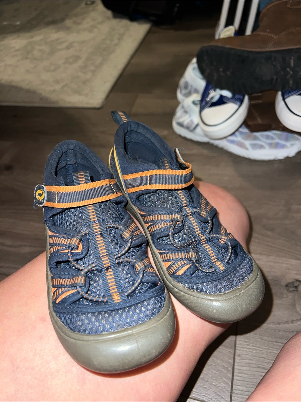 Kids play shoes.